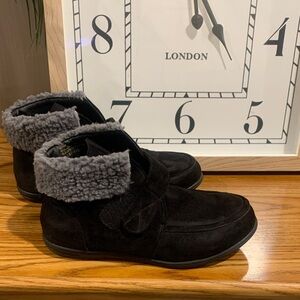 Beacon Black Boots with Gray Fur Trim